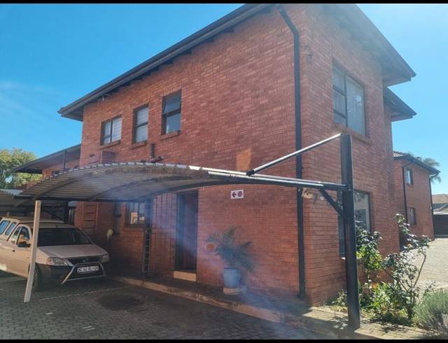 3 BEDROOM TOWNHOUSE FOR SALE IN FLORENTIA